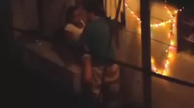 একটি অস্বাভাবিক চেহারা বাংলাদেশি লোকাল সেক্স ভিডিও সঙ্গে একটি ভদ্রমহিলা মোরগ উপরে লাফ আউট