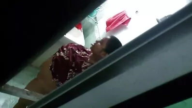 আত্মা মধ্যে সেক্স ভিডিও ইংলিশ dildo সঙ্গে, কুক্কুট তার ভগ সন্তুষ্ট
