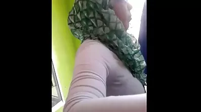 এই অতৃপ্ত ভদ্রমহিলা প্রায়ই চোদা পছন্দ বাংলা সেক্সে ভিডিও করে
