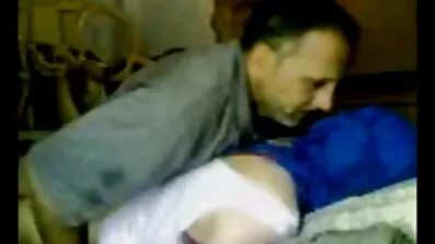 সকালে দৌড়ানোর পরে, ইন্ডিয়ান নায়িকাদের সেক্স ভিডিও অংশীদার মেয়েটিকে জ্যাকেটের মধ্যে ঠেলে দিল।