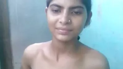 এই সুন্দর দিনে, সেক্স ভিডিও বাঙালি লোকটি একটি বুস্টি কুক্কুটকে পুঁজি করে