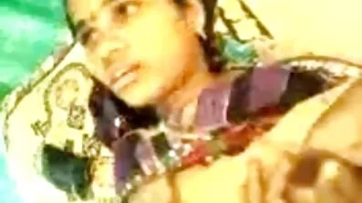 সুন্দর নিরামিষ হট সেক্সি সেক্স ভিডিও মেয়ে তার গুদে একটি শসা ভর্তি