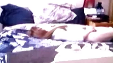 কমনীয় বান্ধবী সাদা প্যান্টি পরে হস্তমৈথুন করে। কাশ্মীরি সেক্স ভিডিও