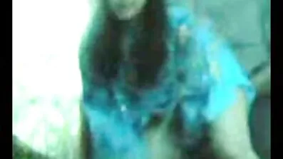 একটি ইয়টের উপর নগ্ন ছানা স্তন দোলাচ্ছে। ছোট ছেলে মেয়েদের সেক্স ভিডিও