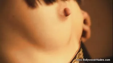 দুশ্চরিত্রা শক্তিশালীভাবে সেক্স বাংলা দেশি চোদাচুদির ভিডিও মেশিন থেকে squirts এবং একটি বাস্তব গুঞ্জন মধ্যে নিমজ্জিত