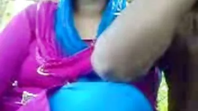 উদ্যমী রাজকন্যা নিজেকে গরুর মমতাজের সেক্স ভিডিও প্রতিবেশীর কাছে দিয়েছিল