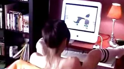 পরিণত বউ বাংলা দেশি sex আক্রমনাত্মকভাবে তার প্রেমিককে বিছানায় চুদছে।
