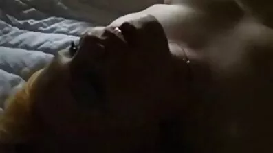 গোসলের পরে, মেয়েটি লোকটির পা সেক্স ভিডিও mp3 দিয়ে শিশ্ন থেকে ঝাঁকুনি দিল।