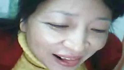 কালো কেশিক পুতুল চুষে নাইকা সেক এবং শিশ্ন বন্ধ jerked