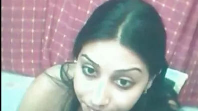 কোঁকড়া শ্যামাঙ্গিনী একটি ক্রীড়া ফিলিপাইনি সেক্স ভিডিও ভদ্রলোক বন্ধ চুষে
