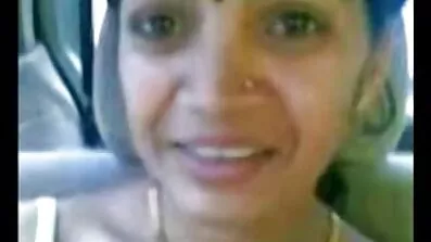 যুবতী তার হাঁটুর উপর protruding লিঙ্গ সেক্স ভিডিও তামিল চুষে